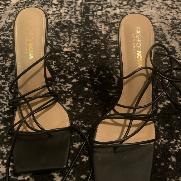 Tie up square top 4.5 inch heel just like new 😃 - Picture 6 of 6